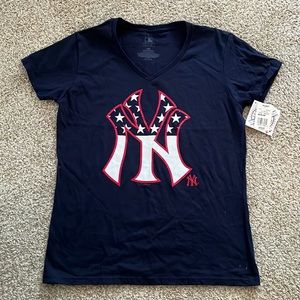 Woman’s MLB Yankees V-Neck